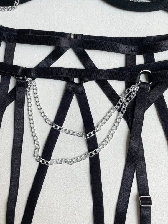 European and American erotic lingerie sexy metal chain hollow decoration three-piece lingerie set
