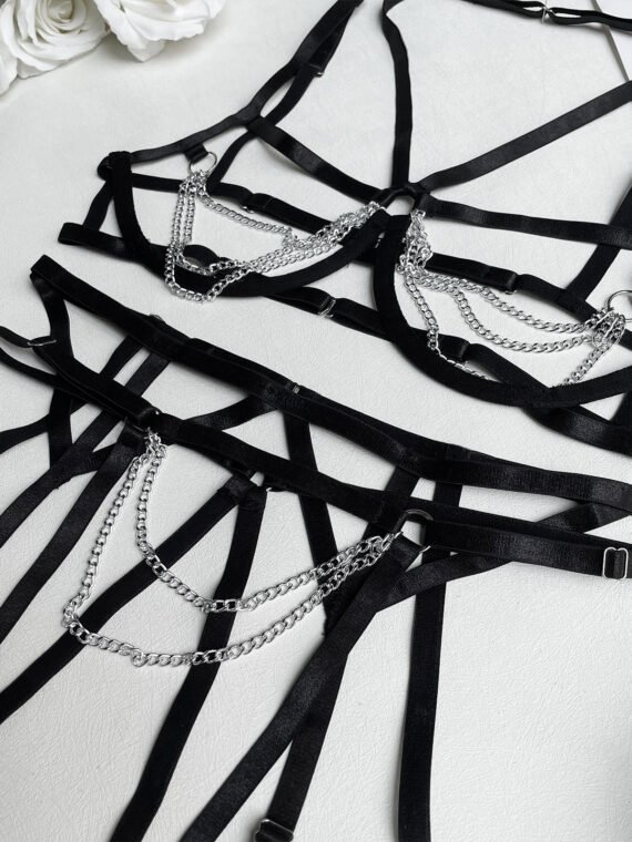 European and American erotic lingerie sexy metal chain hollow decoration three-piece lingerie set